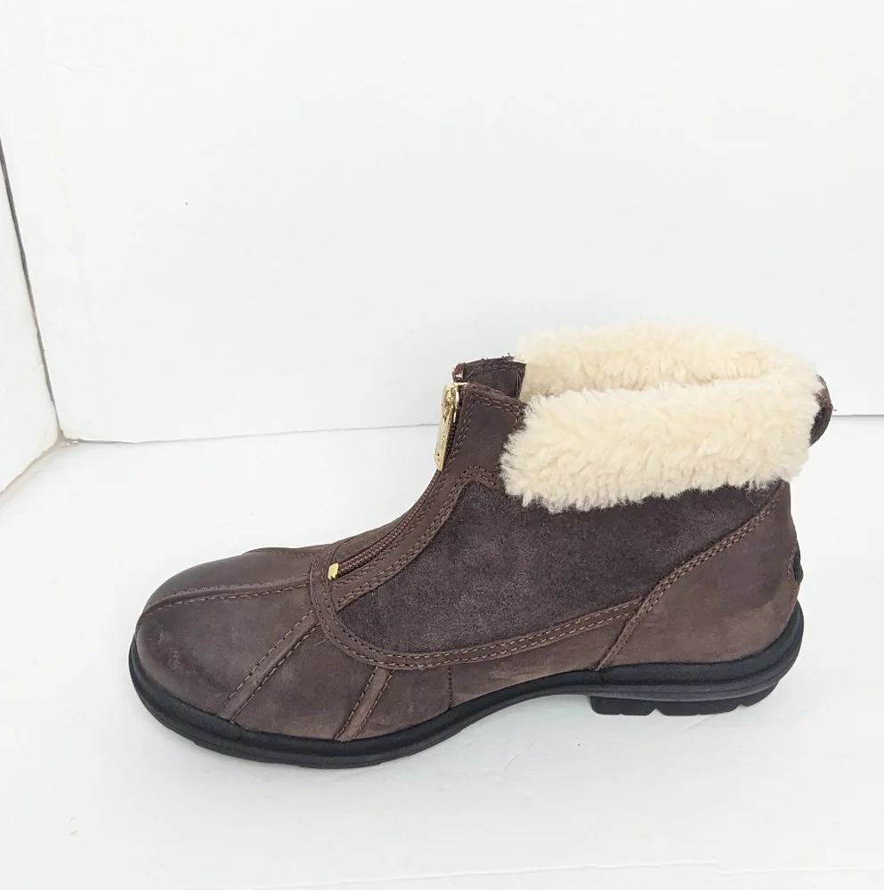 NWOT UGG Hapsburg zip winter boots
